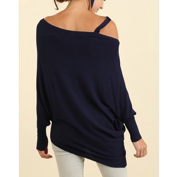 Last 1! Navy asymmetrical sweater - Picture 2 of 6
