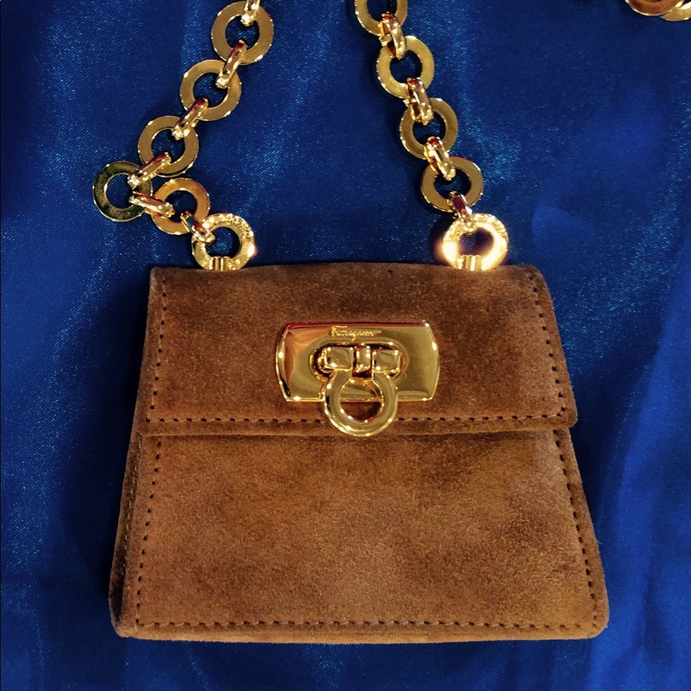 🌞❌SOLD❌SalvatoreFerragamoGacinoMiniChain 🌞 - Picture 2 of 8