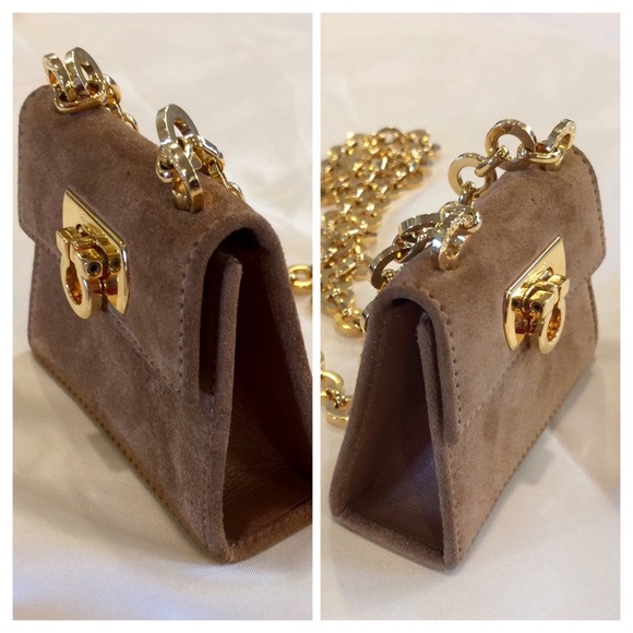 🌞❌SOLD❌SalvatoreFerragamoGacinoMiniChain 🌞 - Picture 5 of 8