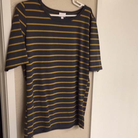 LuLaRoe Tops - Lularoe Gigi