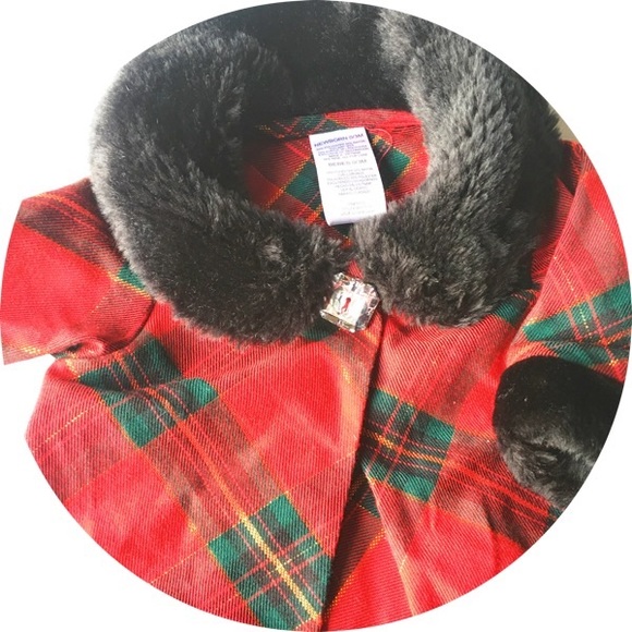 Newbr holiday cape will make your lil one sparkl - Picture 2 of 3