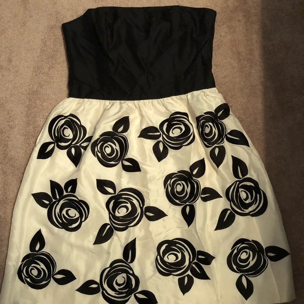 Black and white strapless dress