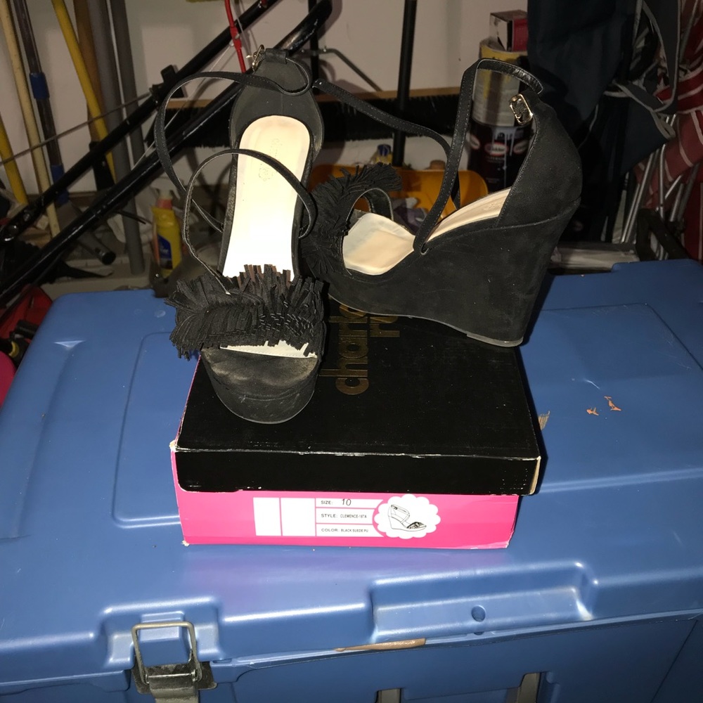 Black wedges