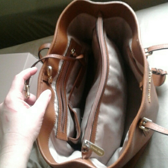 Michael Kors sectioned handbag - Picture 2 of 3