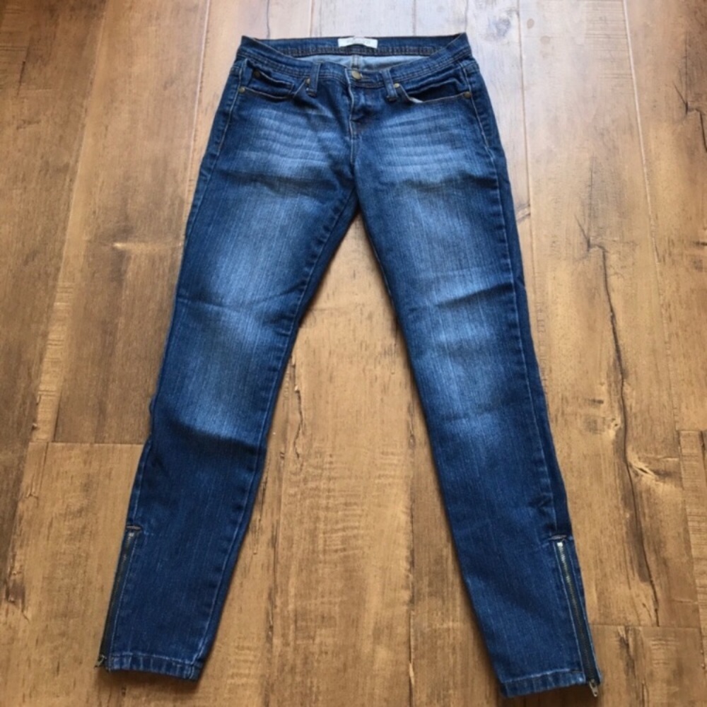 Skinny jeans with ankle zippers