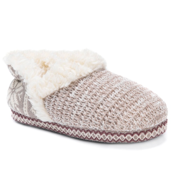 LAST PAIR - Size 7/8 Women's Winter Style Slippers - Picture 2 of 3