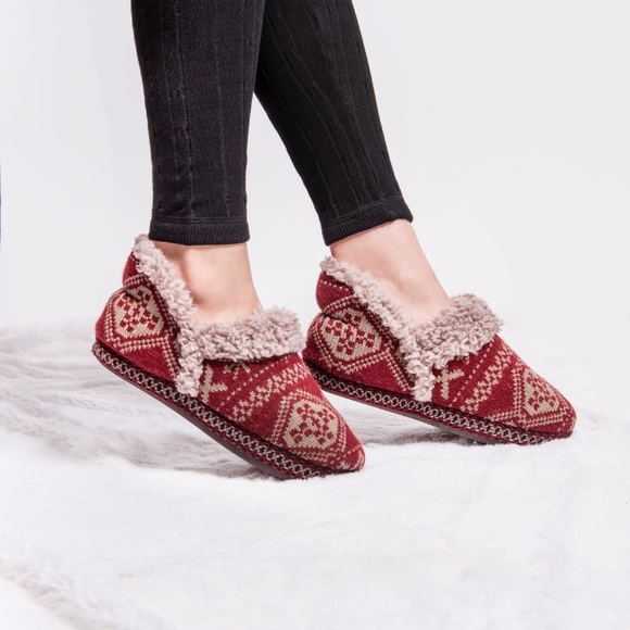 LAST PAIR - Size 7/8 Women's Winter Style Slippers - Picture 3 of 3