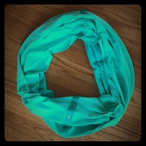 Lululemon infinity snap scarf