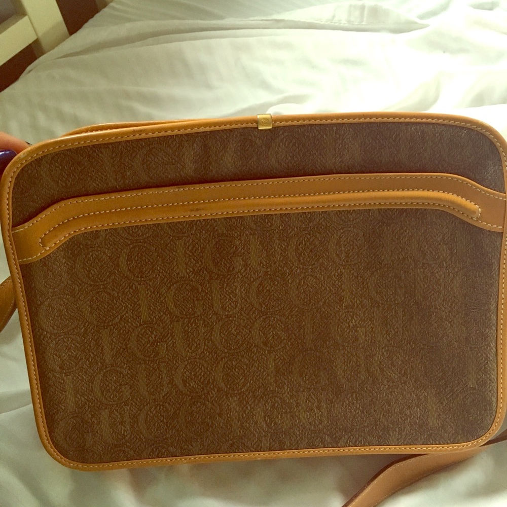 Gucci shoulder bag!
