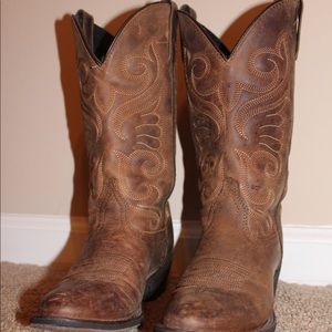 Women’s Laredo cowgirl boots!