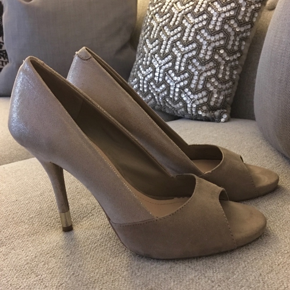 BCBGeneration Taupe OpenToe Hills Sz 7.5 Like New