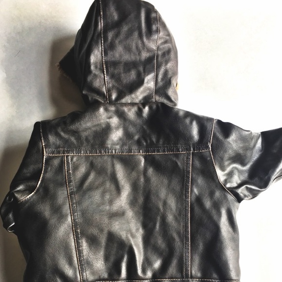 Boys faux leather coat with very warm lining - Picture 3 of 3