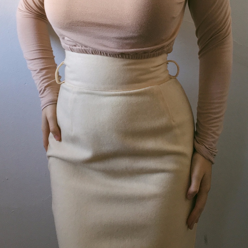 Vintage 70s White 100% Wool Slim Fit Mini Skirt