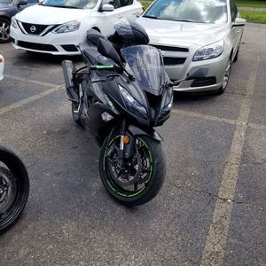 Meet your Posher, Elias e.