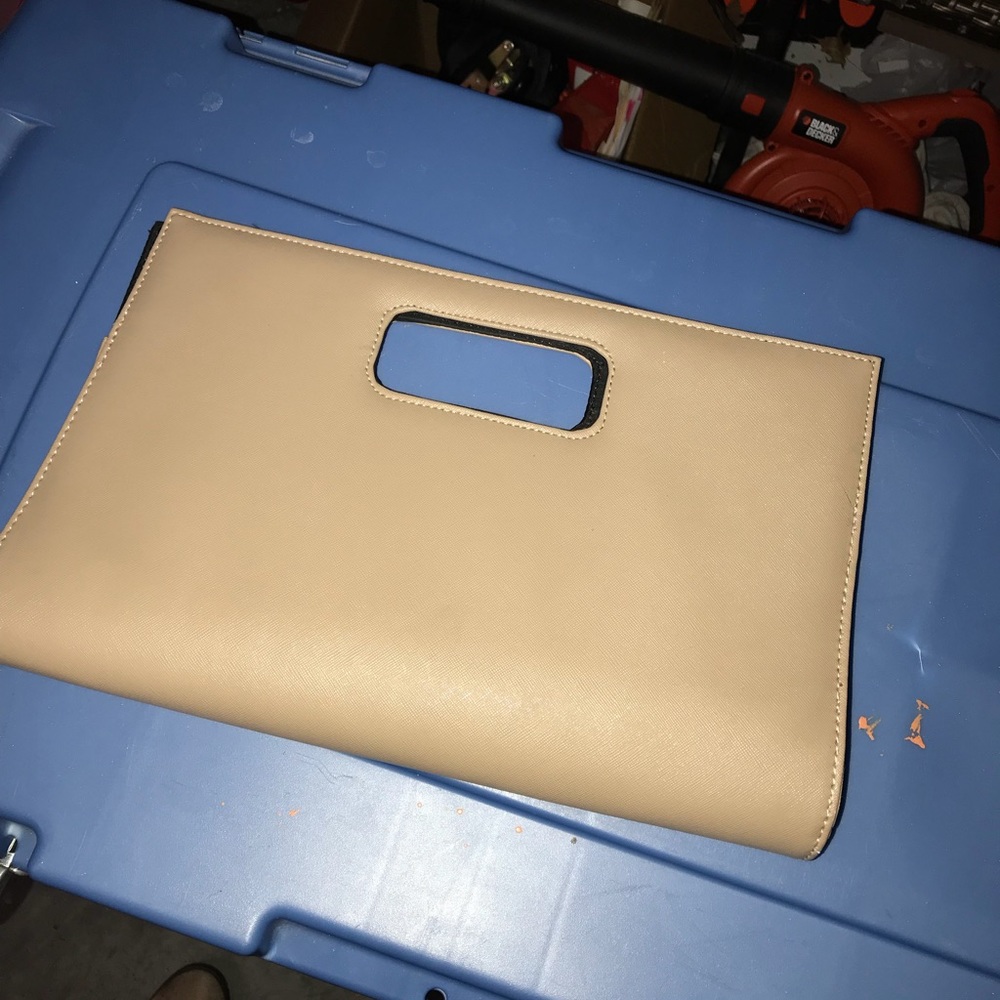 Tan clutch