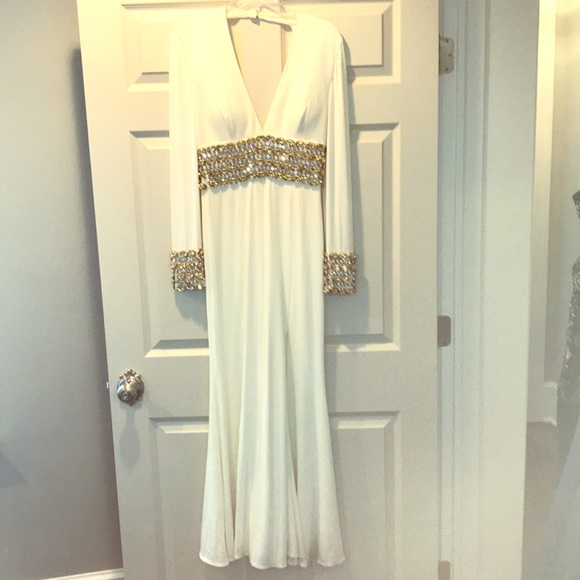 duchesa Dresses & Skirts - Winter white rhinestone evening gown size 2