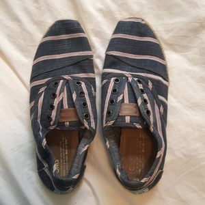 Toms navy and pink striped cordones