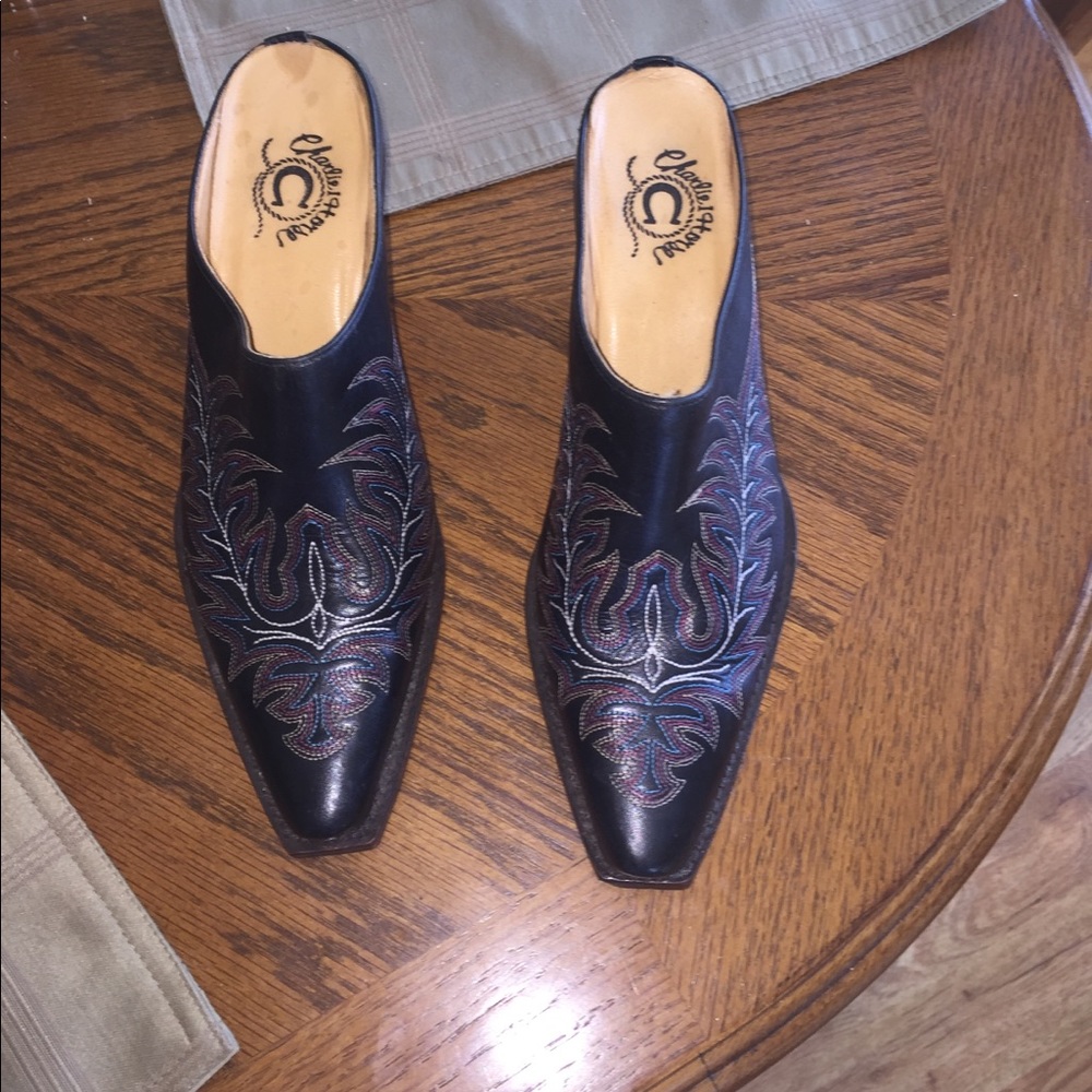Ladies 6b Charlie horse by lucchese shoes. Black