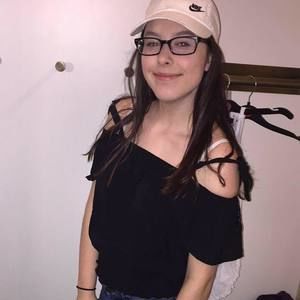 Meet your Posher, Kayla