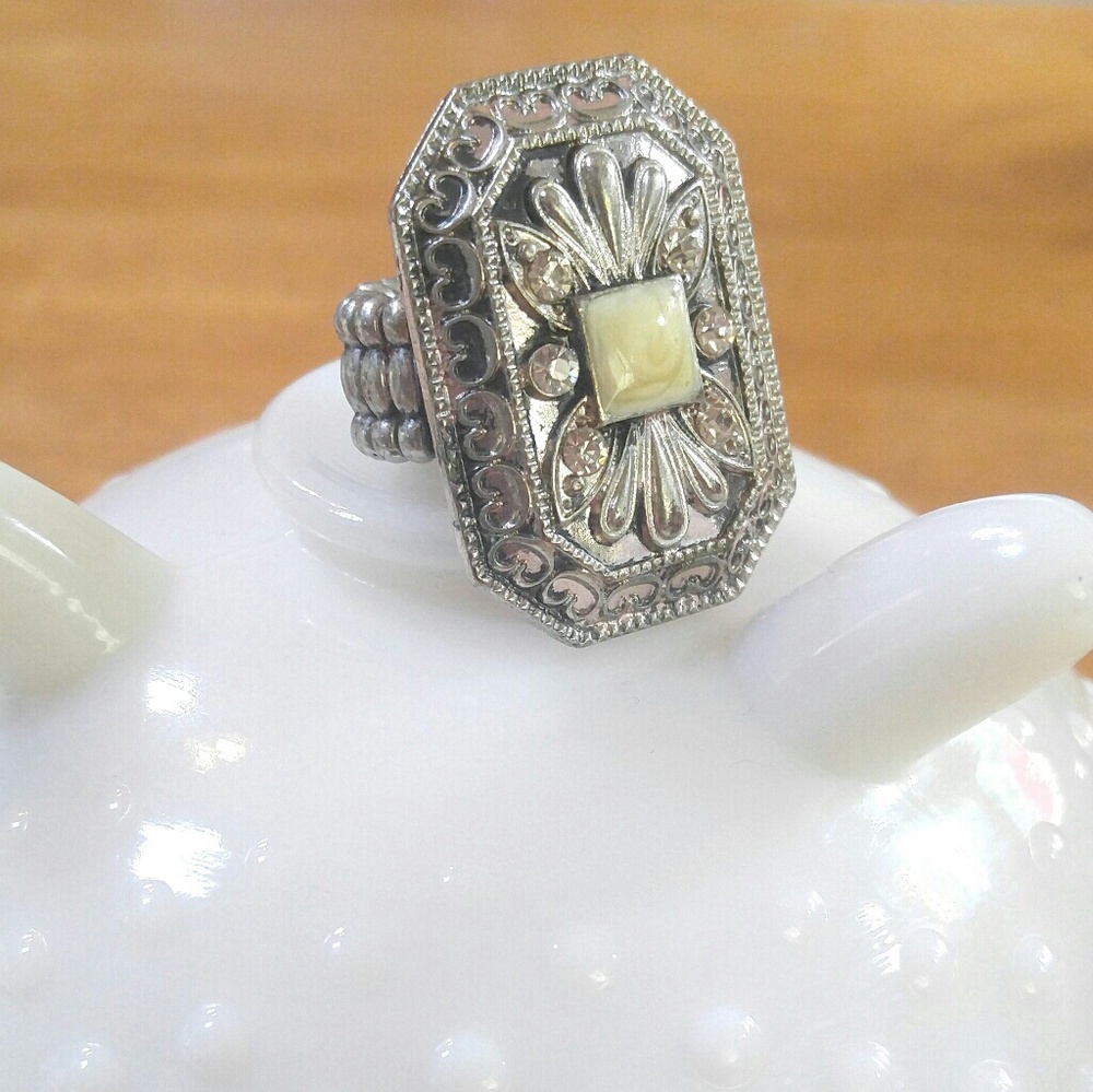 Art deco stretchy ring