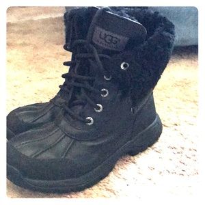 Black ugg kids boot