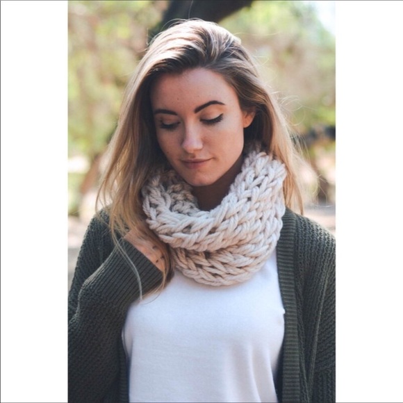 Must-have cream large loop scarf - Picture 2 of 2