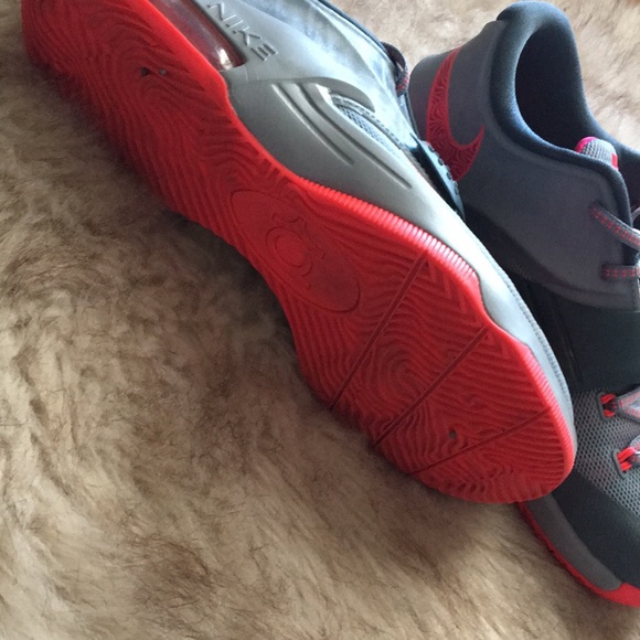 Nike - Picture 2 of 3