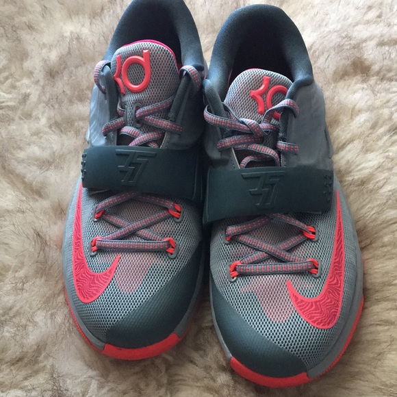 Nike - Picture 3 of 3