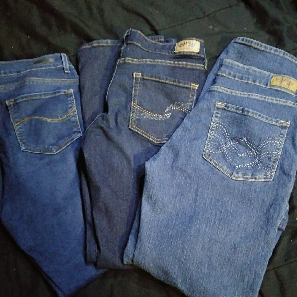 2pairs Levi's Strauss and one pair far left lee
