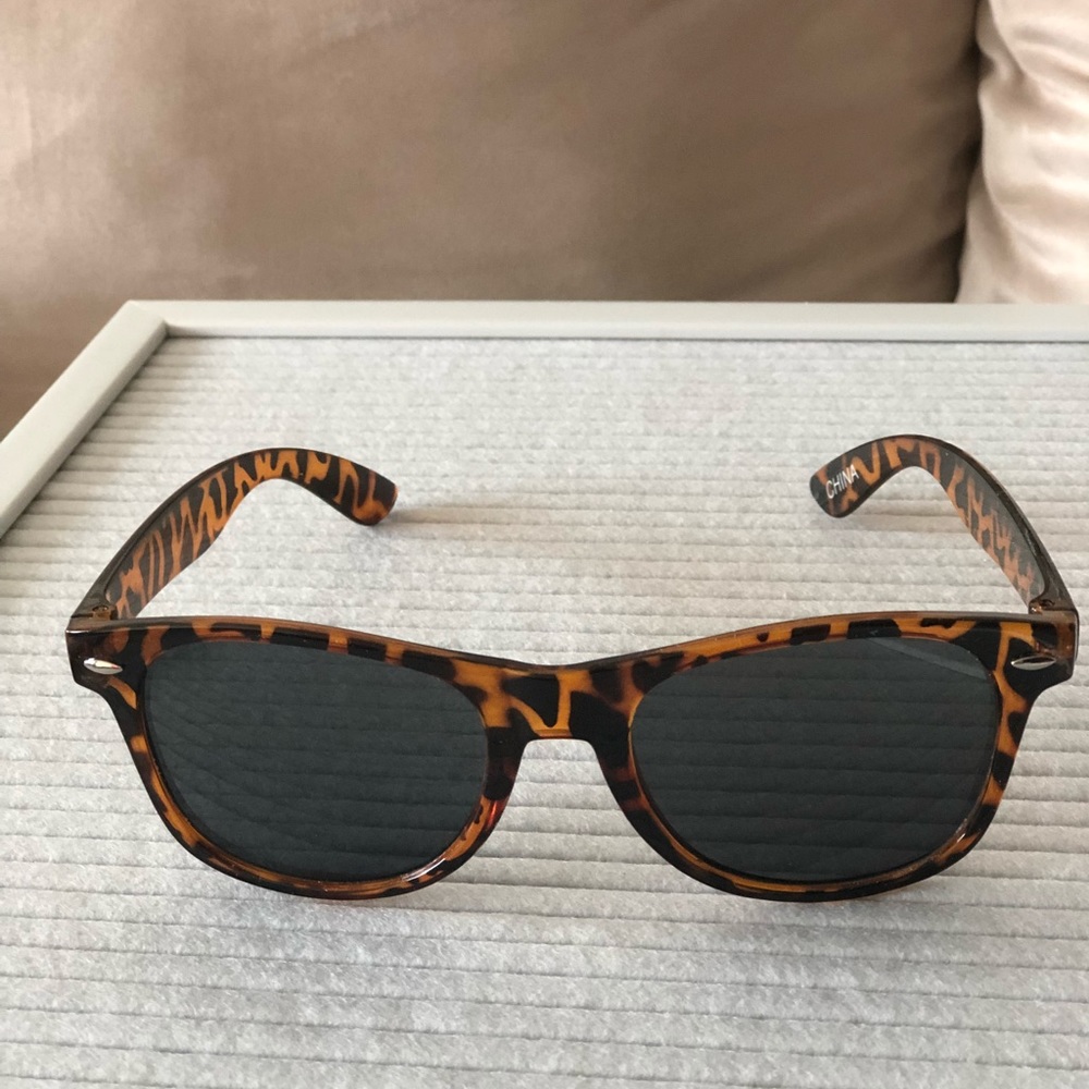 Tortoise shell & black Wayfarer Sunglasses NWOT