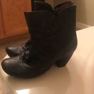 Clark low-cut black boots