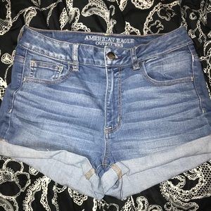 American eagle High waste shorts!!