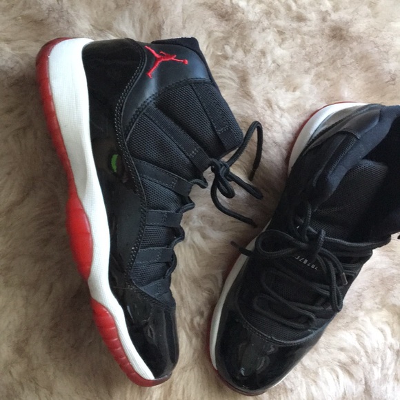 Sneakers - Picture 2 of 4