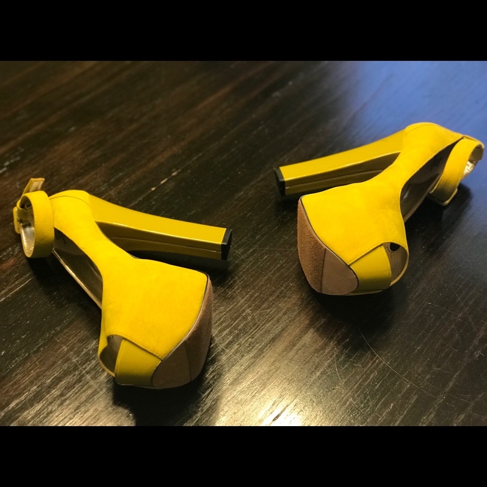 Peep toe platform high heel shoes