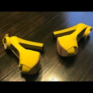 Peep toe platform high heel shoes