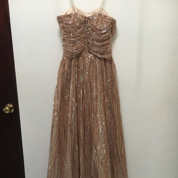 Strapless Nude sequined gown - Picture 4 of 7