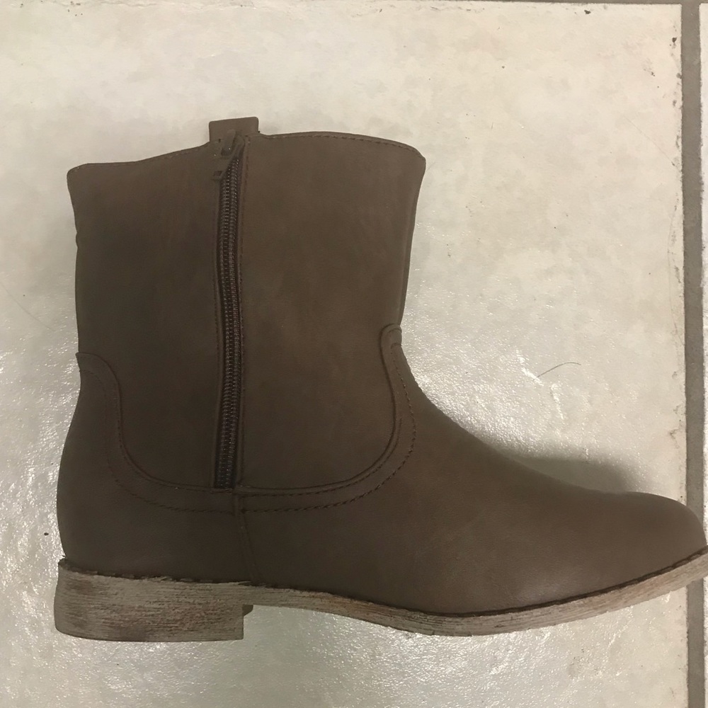 NWT ADORABLE SHORT BOOTS