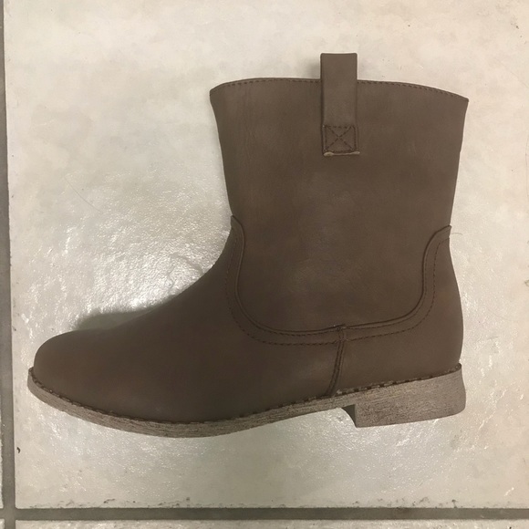 NWT ADORABLE SHORT BOOTS - Picture 2 of 2