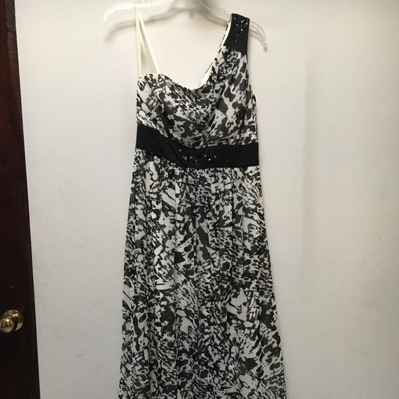 Black and White One shoulder beaded gown - Picture 2 of 3