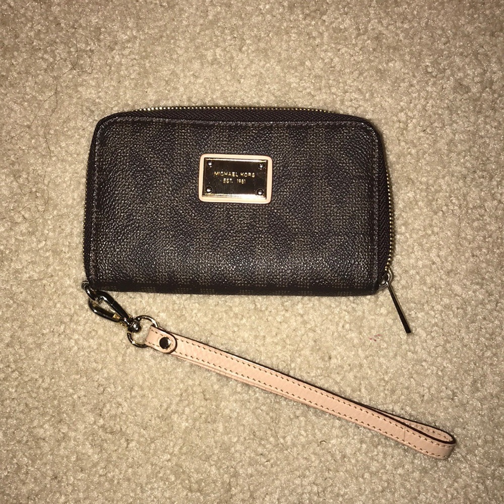 Michael Kors wristlet/wallet
