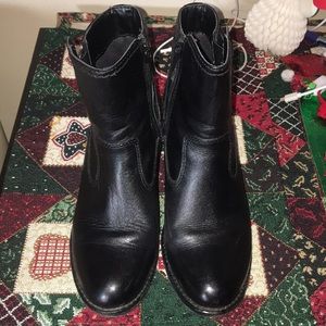 Skechers Short Buckle Boot