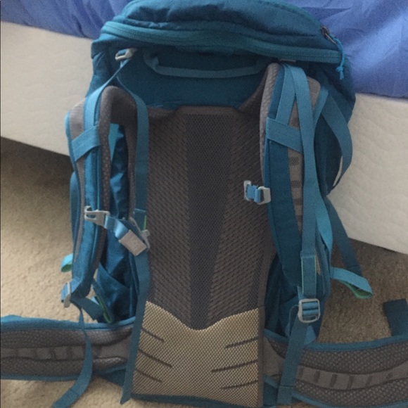 REI women’s traverse 46 liters size small - Picture 5 of 5