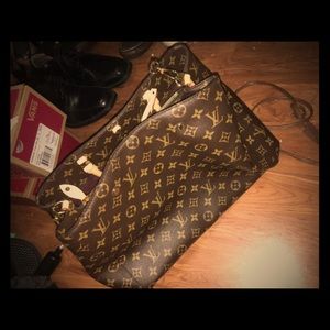 selling the bag I bought for my ex fiancée.