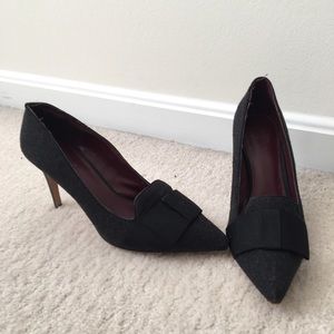 LOFT pointed toe heel with bow detail
