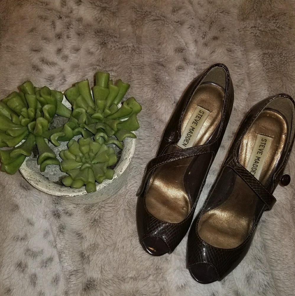 Peep toe Mary Jane heels