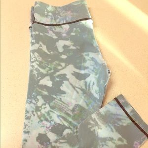 Lululemon / Soul Cycle Capri pants