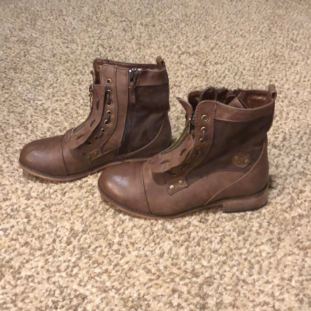 Women’s Size 7 Ankle Boots