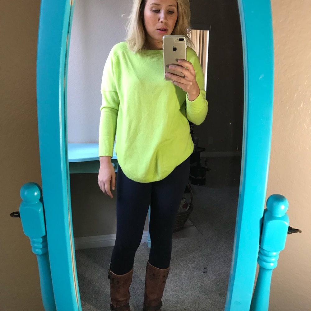Bright green sweater /jumper