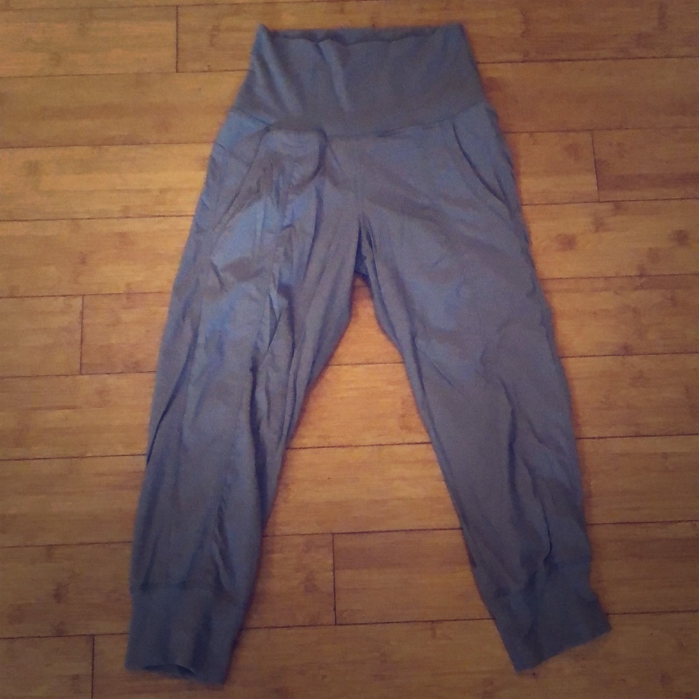 Lululemon comfy athleisure capris