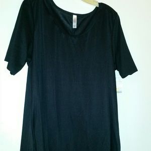 Simple Black tee